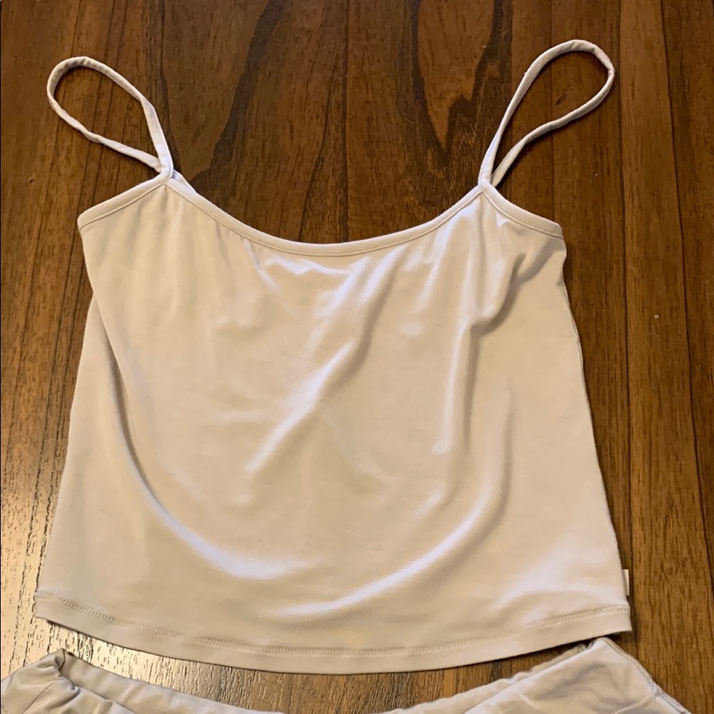 SKIMS Sleep Cropped Cami + Sleep Pajama Shorts in Stone Size Small - Picture 3 of 10